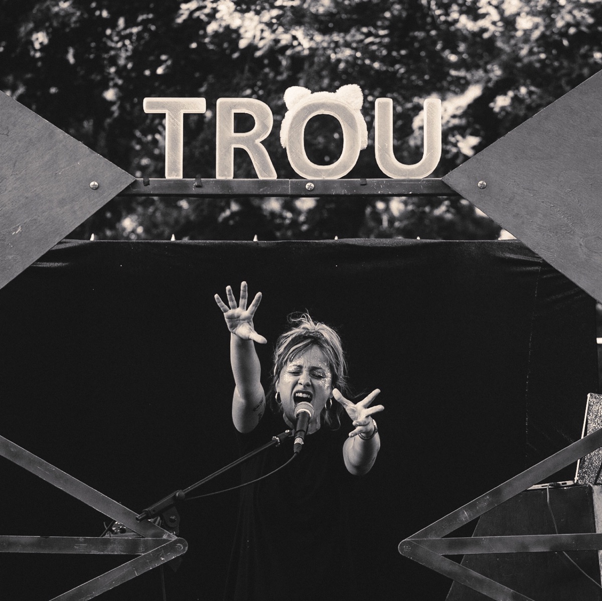TROU